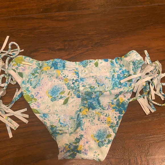 Victoria's Secret-Bikini Bottom-Size L - Picture 2 of 4